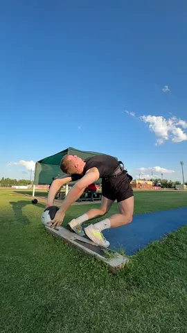 2kg pb. Kymmenen tykkäystä nii testaan jalkapallolla #javelinthrow 