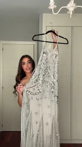 vístete conmigo para los premios ídolo ❤️‍🔥 Os he dejado unas fotos top en mi ig con el vestido del que estoy ENAMORADA @INVITADISIMA
