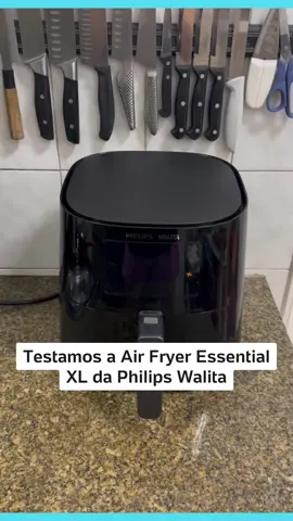 🍲Air Fryer Essential XL da Philips Walita: vale a pena o investimento?   Curtiu? Link na bio.  #airfryer #airfryeressentials #airfryerphilips #phillipswalita #guiadecomprasUOL #dicascozinha #TikTokMadeMeBult #dicas_utilidades 