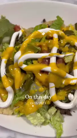 #onthisday now I want nachos😋🤤🧀#cooking #cookwithme #nacho #nachocheese #DinnerIdeas #dinnerwithme #dinnertime #cookingtok #reels #reelsvideo #reelsviral #reelstiktok #fyp 