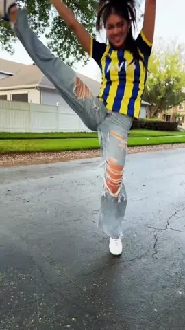 TGIF!! 🎉  #dancing #futbol #tgif 