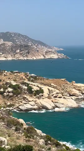 Khôg hổ danh là 1 trog những cung đường biển đẹp top VN 🥹 xem tới cuối để thấy 1 màu xanh vô tận nha mn, mê thật sự #ninhthuan #85ninhthuận #ninhthuan85 #xh #xuhuong #foryou #fyp #dulich #biển #vietnam #cungduongbienninhthuan #nhuydichill 