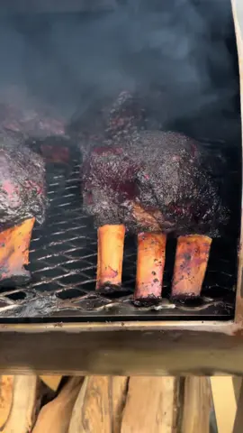 Packed the @GoldeesBBQ backyard offset down with 10 slabs of amazing beef ribs from @QuirchFoods to close out the first episode of @Renovation Hunters TV!  #mmbbqco #mmbbqcompany #goldeesbbq #backyardoffset #beefribs #bark