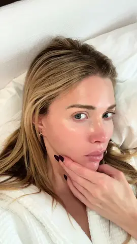 the most amazing hydration courtesy of @Estée Lauder Advanced Night Repair Serum  #Ad  #AdvancedNightRepair  #WakeUpReady  #estéepartner 