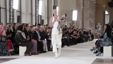 Schiaparelli Spring Summer 2024 Couture #Runway #schiaparelli #couture #models #SuperModel #catwalk #highfashion #highfashioncommunity 