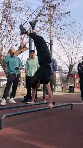 Брок  аны ечким билбейт видеода толка окшогон кадрларды коруп аны артында жысалган меенет ечкимды козуно корунбой калган   #rakhimbayken 