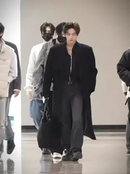 as usual airport runaway #jay #parkjongseong #jayenhypen #enhypenjay #enhypen #jjay_e 