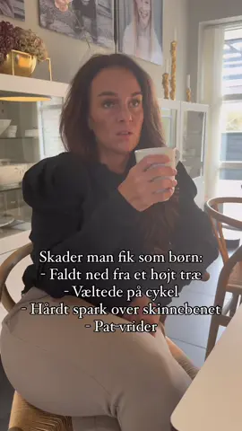 Del din værste voksenskade med mig i kommentarfeltet 😆✌🏻  #reel #reels #nogensmor #morlivet #morliv #ups 