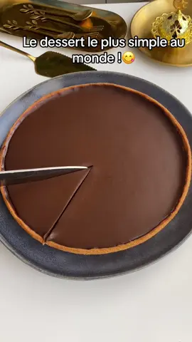 ✨Ingrédients : Pour la pâte sucrée : -125g de beurre mou  -80g de sucre glace  -1oeuf  -Arôme vanille  -1 pincée de sel  -250g de farine  Cuisson:30min à 160 degrés  Ganache: -200g de chocolat noir  -200ml de crème liquide entière bien chaude  -1càs de beurre  #gateausimple #dessert #dessertfacile #desserttiktok #dessertchallenge #tiktokkitchen #cuisinefacile #cuisinetiktok #recettefacile #recettesimple #Foodie #pastry #foodontiktok #yummy #gourmande #gourmanderecette #pourtoipage #foryoupage #foryou #pourtoi #frypgシ #explorepage✨ #pov #explore #CapCut 