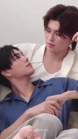 Phuwin teased Pond but see who get shy now 🤭 #ppnaravit #phuwintang #ปอนด์ภูวินทร์ #pondphuwin #pondnaravit #phuwintangsakyuen #fypシ゚viral #xuhuong 