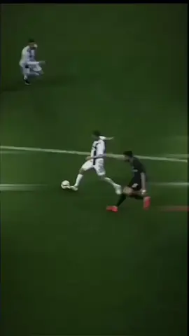 busett bisa gitu bola nya ga Nyentuh tanah mana tenang lagi bola nya di udara #cristianoronaldo #ronaldo #realmadrid #fyp #xyzbca #football #foryou #footballtiktok 