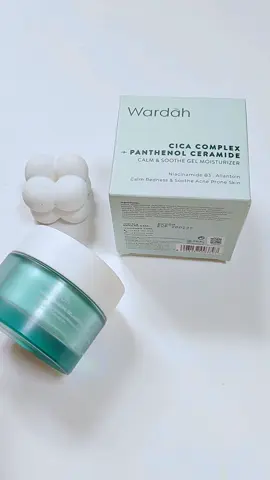 Udah tau belum wardah baru launching beberapa moisturizer? salah satunya yang warna hijau ini dengan kandungan Cica Complex, Phantenol & Ceramide cocok buat kulit berjerawat, breakout dan kemerahan. Must have item produk dari Wardah! #Wardah #viralditiktok #WardahMoisturizer #CicaComplex 