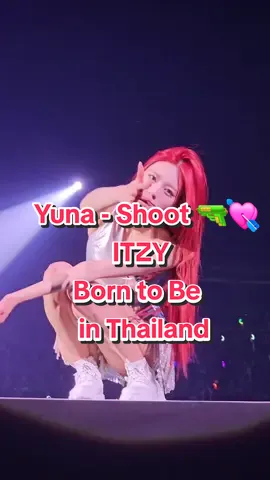 Shoot!! 🔫 💖 #ITZY_BORNTOBE_BKK  #ITZY_2ND_WORLD_TOUR  #ITZY_BORNTOBE #ITZY #yuna #tanachot 
