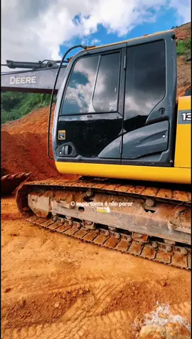 #CapCut #thomezinho #thomezinhoterraplenagem #maquinas #maquinaspesadas #escavadeira #escavadeirahidraulica #johndeere #johndeere130g #130g #servico #terraplenagem #futurooperadores #todarealidadeumdiafoisonhada #johndeerefalada #trabalho #foco #diaadia #agro #madeinroca