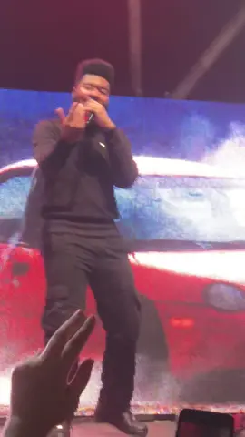 Khalid 🎤 Young Dumb & Broke Live ☺️ #Khalid #youngdumbandbroke #fyp #musicconcert #livemusic #foryoupage #viral 