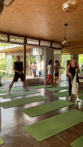 handstand workshop hôm nay #yoga #handstands #yogapod 