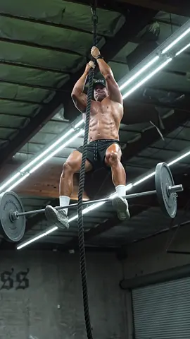 Weighted rope climbs on back day. #back #workout #bodybuilding #calisthenics #Fitness 