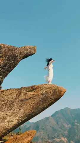 A month ago…tôi đã đến được nơi mình muốn đến. Nơi đây thật là xinh đẹp! #taxua #sonla #travel #dulichvietnam #sanmay #chualanh #binhyen #xuhuong #fyp #CapCut 