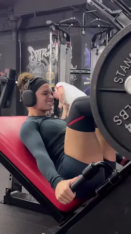 Lets go fam🔥 fit and gym bag launching on @Oner Active tuesday 19th march 5pm GMT! #legday #quads 