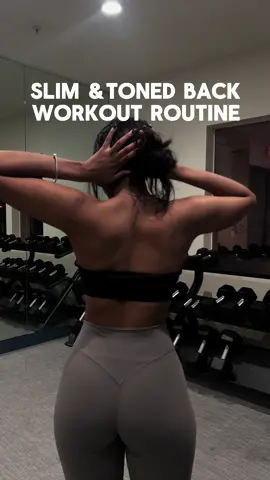If you want get rid of that back fat do this routine 3x week alongside cardio & a caloric defict ofc 💋💪🏋️‍♀️ #isiskellier 