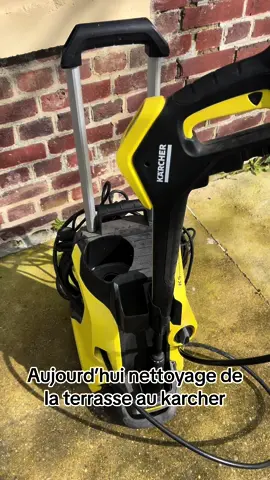 Aujourd’hui c’etait nettoyage de la terrasse avec le karcher, tellement contente elle en avait vraiment besoin 🥰🥰 #karcher #terrasse #nettoyage #jardin #nettoyageterrasse #pourtoi #karcherk5 #karcher 