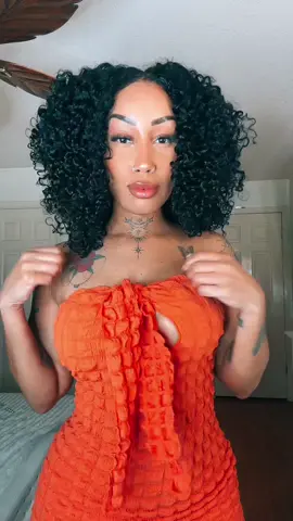 @WIGGINS__HAIR Fluffy Curly Wig Click the shopping cart to purchase 🛒