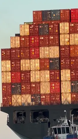 View from the stern with a tug on the tail 😃 #ship #vessel #tug #tugboat #boat #shipping #containers #spotting 