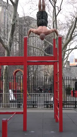 Lil combo in chinatown .. 🙃#streetworkout #calisthenics 