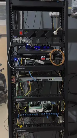 #CapCut #rtrwnet #hsp #rtrwnetindonesia #fyp #internetstabil #intelmedia #indotelemediasolusi #subnetinternet#ispresmi #apjiindonesia #kominfo 