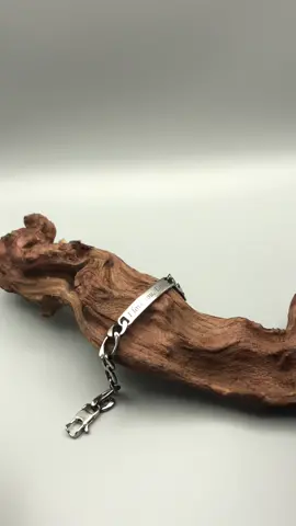 Engrave your boyfriend’s name on the bracelet #jewelry #bracelet #silvernecklace #customizedgift #namebracelet #nameengraved 