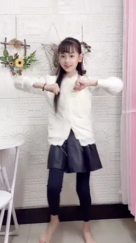 #怡宝 #中国小美女 #可爱的中国女孩 #Girls #dancing #typ 