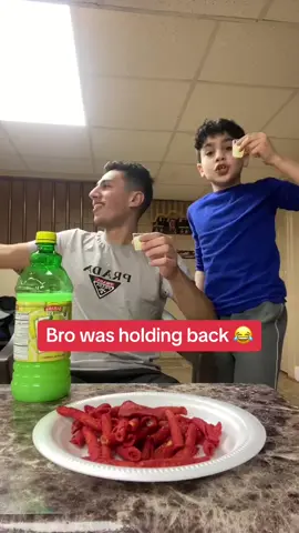 Its the pan for me 😂 #Siblings #funnyvideos #brother #brothersoftiktok (@Lemonjuicekid)