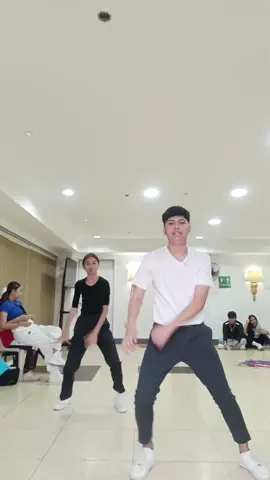 di papaawat DC:@dilendezilva  #chrisbrown #bouncing #fyp #fypシ #xyzbca #trending #trend #dance #sariyasidancetroupe #olfuqc @݁˖✿° 𐙚 ♡❀˖ ݁𔓘ᡣ𐭩˚ ֶָ֢𑁍୨ৎ @_kyzec 