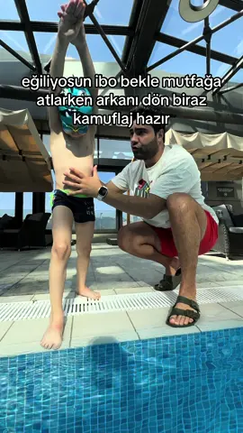 Küçük yaş grubu havuza denize balıklama atlama çalışması. Çocukların en sevdiği şeydir atlayış. Kaydetmeyi unutmayın lazım olur. Kimler böyle atlayabiliyor ?#buraklayüzüyorum #yüzmedersi #yüzme #deniz #swimming 