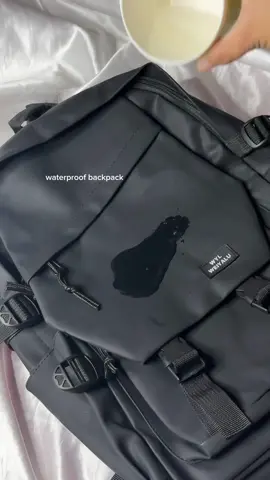 300 plus lang pero waterproof na saka sobrang tibay di madaling masira #waterproofbackpack #waterproofbag #bagformen #bagforschool #schoolbag #schoolbackpack 