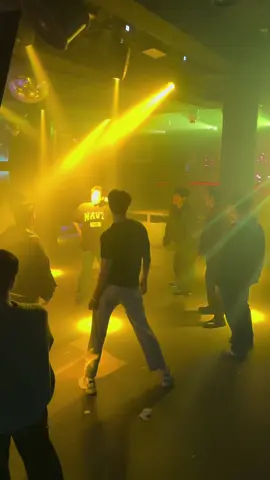 Friday night in Itaewon club #club #dance #friday #korea #Love 