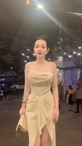 Trả lời @kim dung hôm nay con bé đi ăn cưới ✨✨ #camicosmetic #xuhuong #chamsocda #mypham #duongda #dadepdangxinh #kembody #trangda #biquyet 