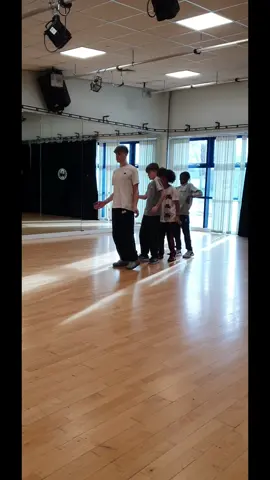 Posted two Crew battles, like and comment if you saw this one first! #fyp #dancer #swindondance #crewbattle 