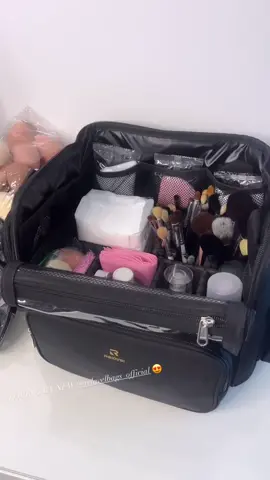 Loving my new @Relavel bags makeuo case 😍 Its sturdy, spacious and super cute!  Makeup artist MUA toronto #makeupartist #beauty #toronto #torontomakeupartist #mobilemakeupartist #relavel #relavelbags #relavelmakeupcase 