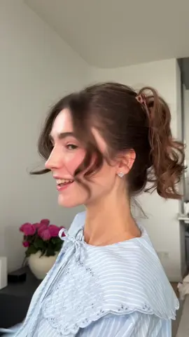Easy claw clip hairstyle 🦋 #hairtok #easyhairstyles #hairstyletutorial #clawcliphairstyles #cutehairstyles 