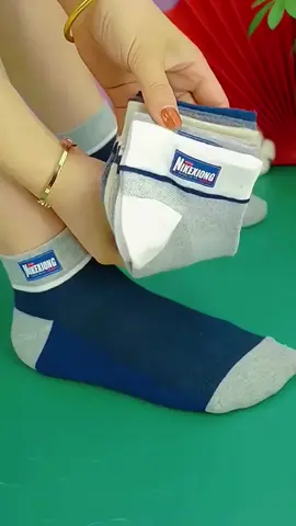 Ngay cả khi bạn không rửa trong 7 ngày, chân bạn sẽ không có mùi hôi! Hãy thử sử dụng tất khử mùi bằng cotton. Thông gió hiệu quả. Hôm nay mua 5 đôi tặng 5 đôi.