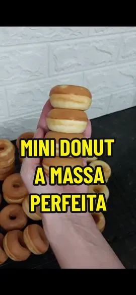 Como prometido, a melhor massa de mini donuts que já fiz, a minha preferida.  A receita está escrita no final do vídeo. #cakedonuts #maquinadonuts #minidonuts #donitas #confeitaria #donuts #minidonut #foryou #fyp 