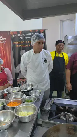 Segundo día de clases barra cevichera #familygourmet #cevicheria #aprendo #cocinando #cocinandoando #cevicheriaperuana #familycocina #comidasaludable #comida #peruanos #ceviche 