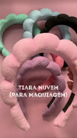 TiaraNuvem para Maquiagem! 😍☁️ . Várias cores disponíveis! . . . R$ 27,90 cada. . Peça via direct ou pelo whatsapp (31) 97157-1794 (link do nosso catálogo na bio) 📍Entregamos em Ipatinga. 📦Enviamos pelos correios para outras cidades. 💳 Aceitamos cartões de crédito e débito, Pix, PicPay, QRCode, WhatsApp Pay e link para pagamento virtual! . . . #make #maquiagem #ipatinga #makeup #maquiagemipatinga #skincare #autocuidado #cuidadoscomapele