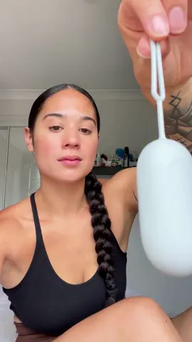 If you struggle with anxiety you need this!  This little device uses vibrational therapy on key accupressure points in your hand for anxiety relief, and its totally natural.🌱 So what are you waiting for, Order yours today by visiting our website. #calmcarry #anxiety #customerreviews #theglowcompany #StressRelief #bedtime #easylife #sleepingtherapy #sleepingdevice