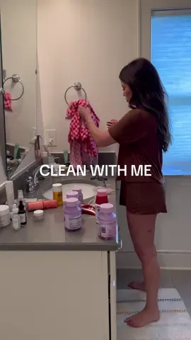 Picking up & putting away after vacation🥹🫧✨#momoffour #motherhood #sundayreset #cleanwithme #MomsofTikTok #quickclean 