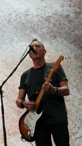 ¡Aquí venimos a pasarla de…! 👀🫡 La segunda vez de Hombres G en Vive Latino encendió nuestros recuerdos y nos creo nuevos. ¡Los queremos tener siempre aquí carnales! 🔥 #VL24 