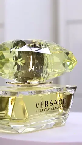 @versace Yellow Diamond eau de toilette Top notes are Amalfi Lemon, Pear, Bergamot and Neroli; middle notes are Mimosa, Freesia, Water Lily and African Orange Flower; base notes are Musk, Guaiac Wood and Amber. Available @theperfumeshop  *gifted #versace #yellowdiamond #fragrance #fragranceoftgeday #fragrances #perfumelovers #asmr 