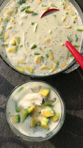 Es teler alpukat🤤🥑🥑 Cocok bgt buat buka puasa!👌🏻 Bahan-bahan:  - 2 buah alpukat - Jelly kelapa (1 bungkus nutrijel kelapa+65ml santan kental+2,5sdm gula+550ml air) - Selasih - 200ml susu cair fullcream - 1 kaleng susu evaporasi - Susu kental manis secukupnya #fyp #reseptiktok #serunyakuliner #serunyaramadan #menuviral #esteleralpukat #esteler77 #esteler #reseptakjil #idetakjil #resepminuman #menubukapuasa #alpukat 