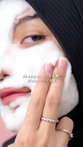 Salah satu produk TERBAIK dari Focalskin! cocok untuk kulit berminyak dan berjerawat, dengan kandungan APG Surfactant, Porefying Bubble Cleanser dapat membersihkan kulit secara mendalam hingga ke pori-pori loh! Yuk, bebaskan pori-porimu!💖✨ #focalskin #porefying #facecleanser #acneskincare #oilyskincare #skincaretiktok #RacunTiktokFocalskin 